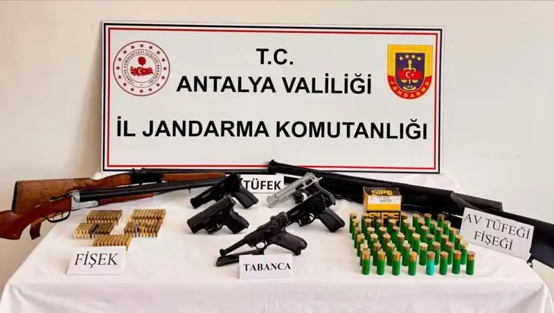 Antalya'da Ruhsatsız Silah Operasyonu: Suçlulara Ağır Darbe İndirildi