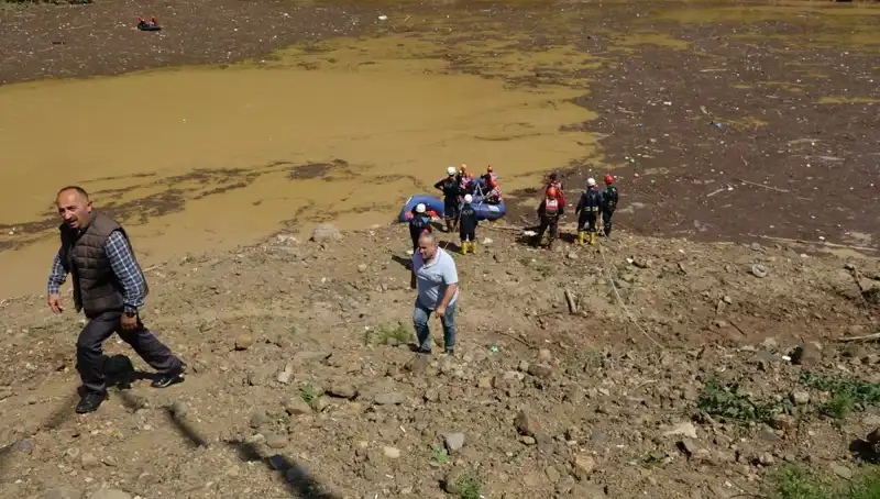 Trabzon'da Sel Felaketi: Evinin Su Tahliyesini Yaparken Hayatını Kaybetti