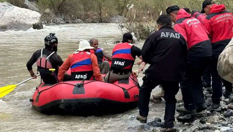Zap Suyu'nda Mahsur Kalan Dört Kişi Kurtarıldı: Detaylar ve Kurtarma Operasyonu