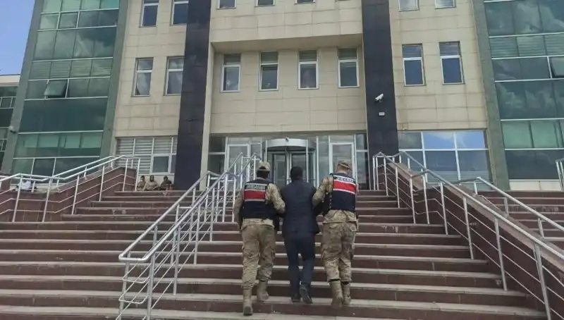Hapis Cezasıyla Aranan Zanlı, Gizlendiği Yerde Düzenlenen Operasyonla Yakalandı