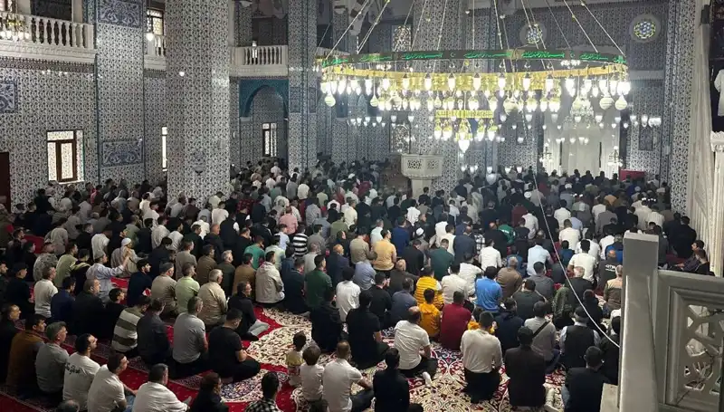 İlk Bayram Namazı Iğdır'da Coşkuyla Kılındı: Gelenekler Yeniden Yaşatıldı!