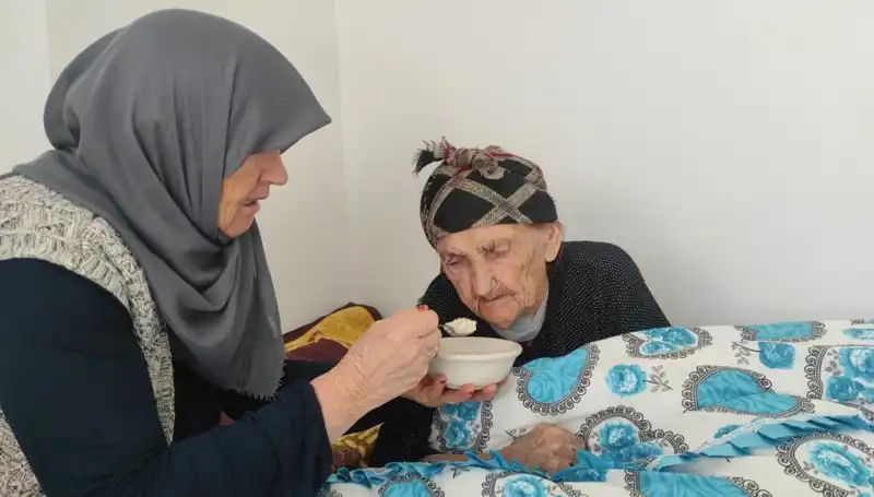102 Yaşındaki Kezik Nine: Hayatında Neden Hiç Doktora Gitmedi?
