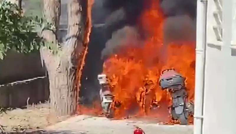 Park Halindeki 6 Motosikletin Alev Alev Yanışı Şehri Sarsıyor