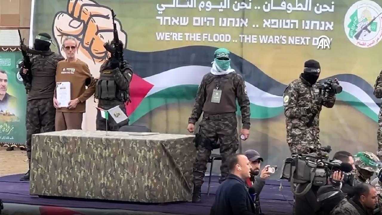 Hamas, 3 İsrailli erkeği Kızılhaç'a teslim etti