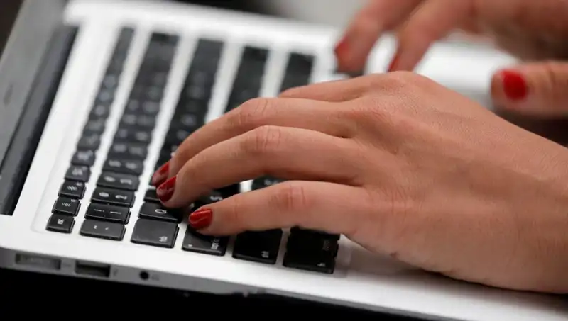 Laptop Mikrofonları: Kapalıyken Bile Dinlenmenin Tehlikeleri