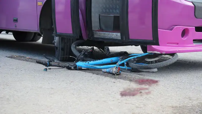 Bisikletiyle Yola Fırlayan Çocuk, Otobüsün Altında Kalarak Hayatını Kaybetti