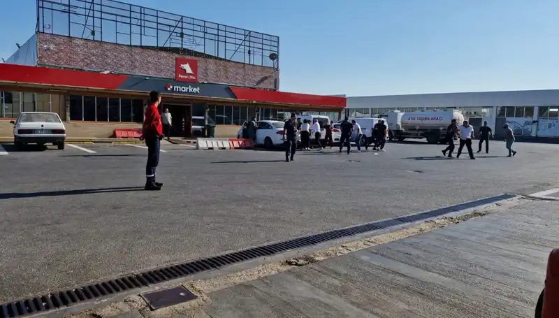 Akaryakıt İstasyonunda Korkunç Kavga: İki Aile Birbirine Girdi!