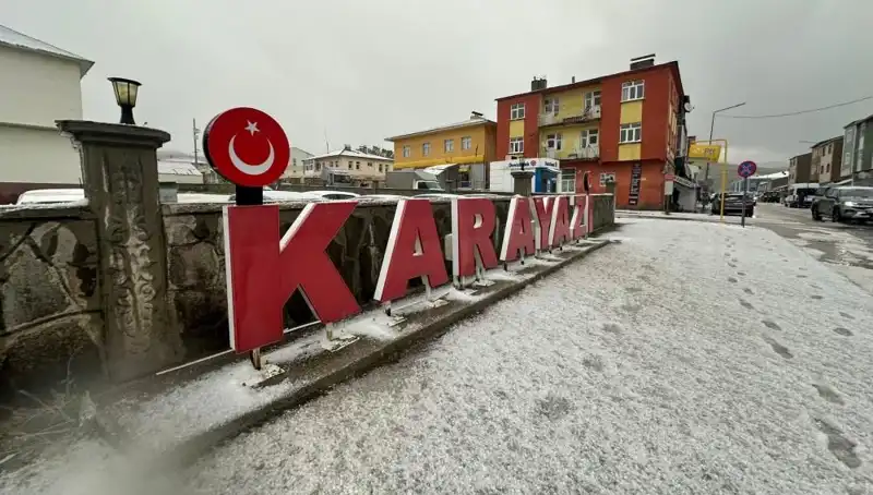 Temmuzda Yaşanan Beyaz Kar Şaşkınlığı: Sürücüler Ne Yapacağını Bilemiyor!