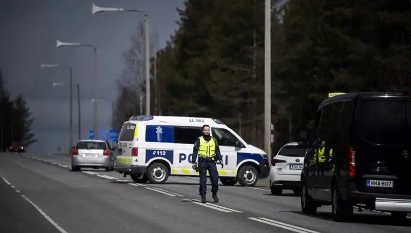 Finlandiya’da Okulda Bıçaklı Saldırı: Üç Öğrenci Yaralandı, Şüpheli Yakalandı