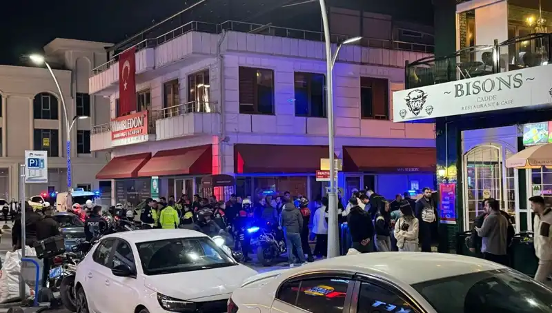Kafe Sahibine Bıçakla Saldıran Adam, Ortalığı Karıştırdı: Havaya Ateş Açtı!