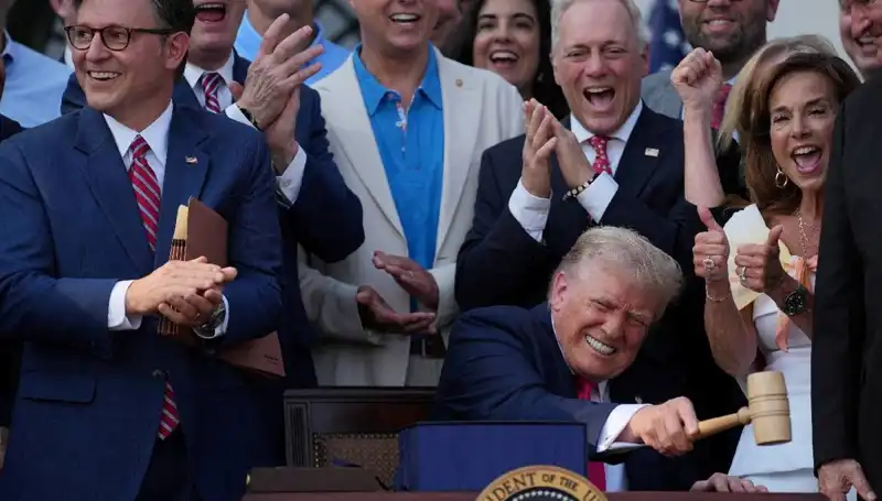 Trump'tan Beklenen Adım: "Büyük, Güzel Yasa Tasarısı" İmzalandı