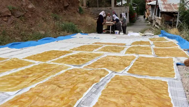 Dev Kazanlarda Hazırlanan Geleneksel Odun Alevi Lezzeti Kışın Sofralarda