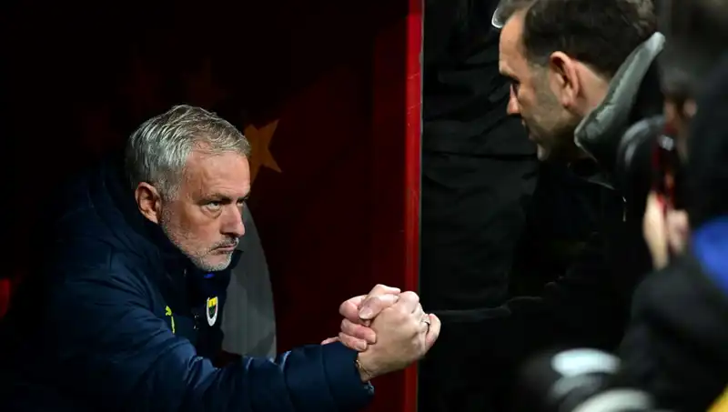Derbiye Geri Sayım: Mourinho ve Buruk, Türk Futbolunu Sarsmaya Hazırlanıyor!