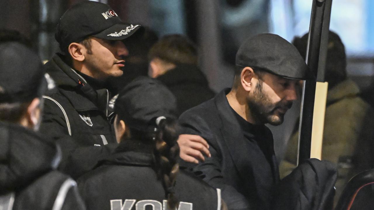 Beşiktaş Belediye Başkanı Akpolat İhale Yolsuzluğu Soruşturmasında Tutuklandı.
