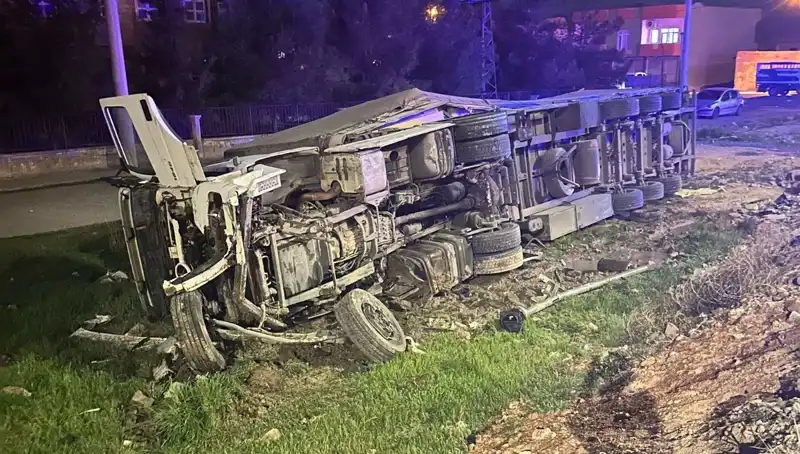 Tekirdağ'da TIR Devrildi: 6 Yaralı ve Büyük Kaos