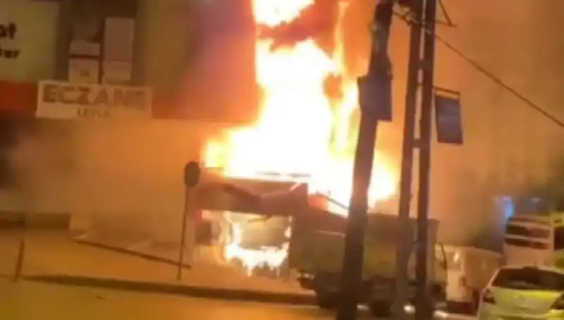Başakşehir’de İş Merkezinde Korkutan Yangın: Neler Oldu?