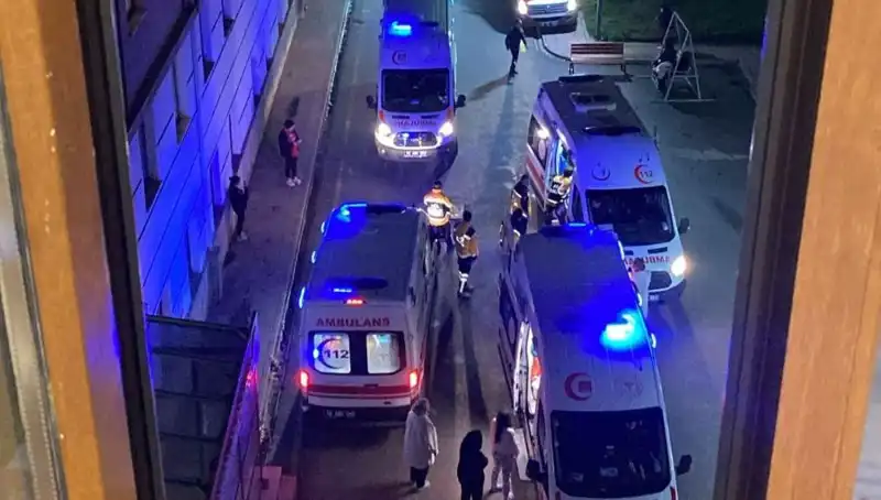 Okulda Akşam Yemeği Faciası: 53 Öğrenci Hastanelik Oldu