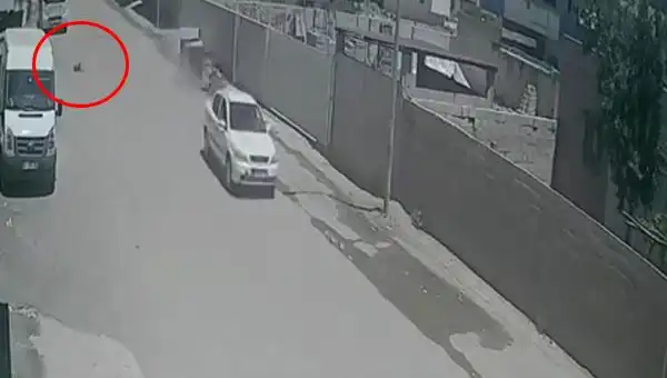 Küçük Çocuğa Çarpıp Kaçan Sürücüye Büyük Tepki