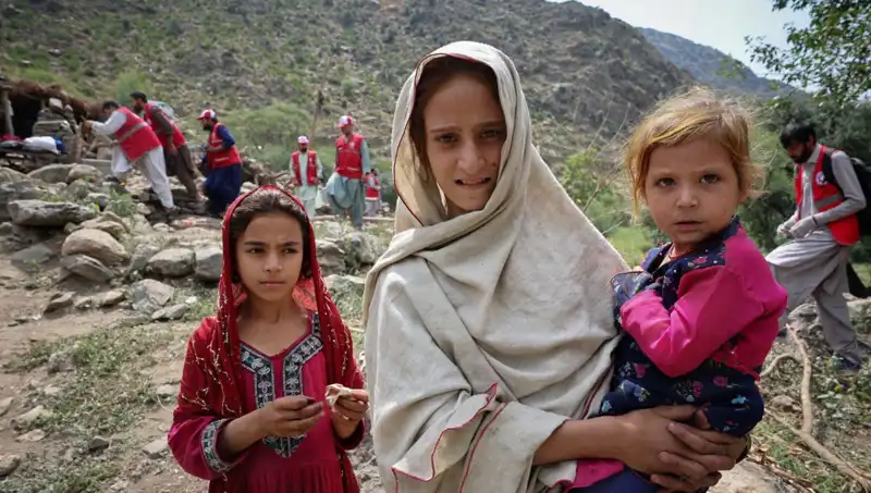 Afganistan'da Gece Yarısı Deprem: 2000'den Fazla Can Kaybı ve Büyük Yıkım
