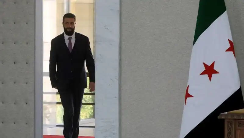 Paris'teki Şara-Macron Zirvesi: Fransa'nın Yeni Suriye Planları Neler?