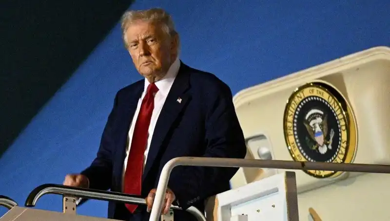 Katar'ın 400 Milyon Dolarlık Jetinin Gizemli Yolculuğu: Trump ile İlişkiler