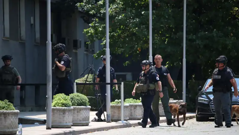 Kosova Meclisi’ne Yapılan Bomba İhbari Sonrası Gergin Anlar Yaşandı