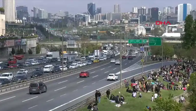 Deprem Sonrası Trafikte Şok Artış: Yoğunluk Yüzde 56'a Ulaştı!
