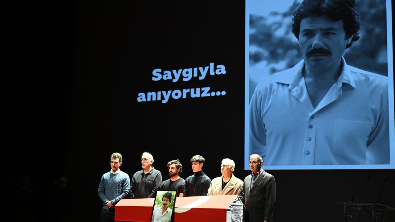 Ferdi Tayfur'a AKM'de Veda Töreni!