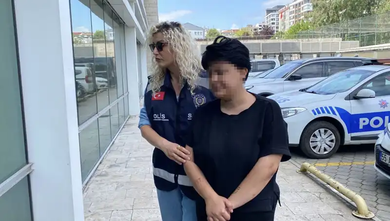 Kendine Gelen Genç Kadın: Annesini 11 Yerinden Bıçakladı!