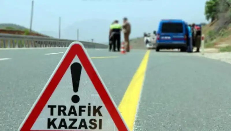 Ticari Araç ile Otomobil Çarpıştı: Yaralılar ve Gelişmeler