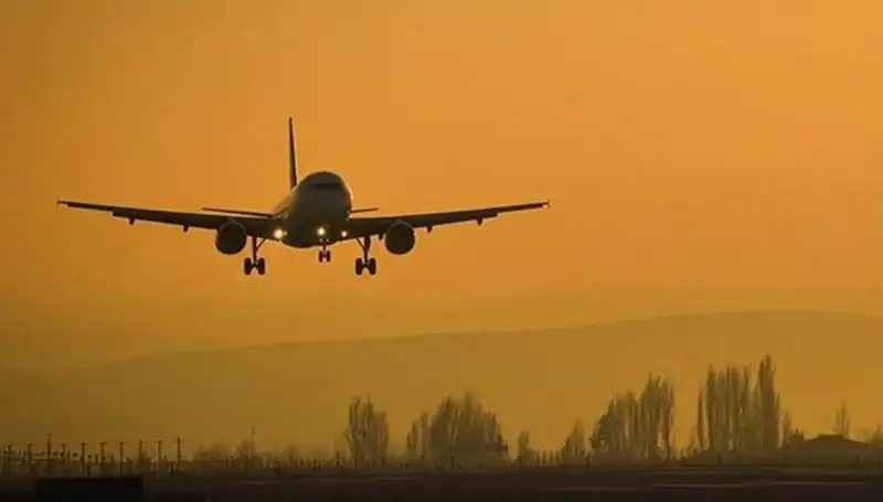 Çin'de Yolcu Uçağı Zorunlu İniş Yaptı: Olayın Arka Planı Nedir?