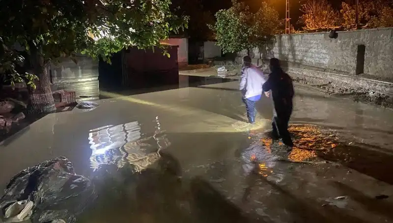 20 Dakikalık Yağmur, Şehirde Sel Felaketi ve Evsiz Kalanlar