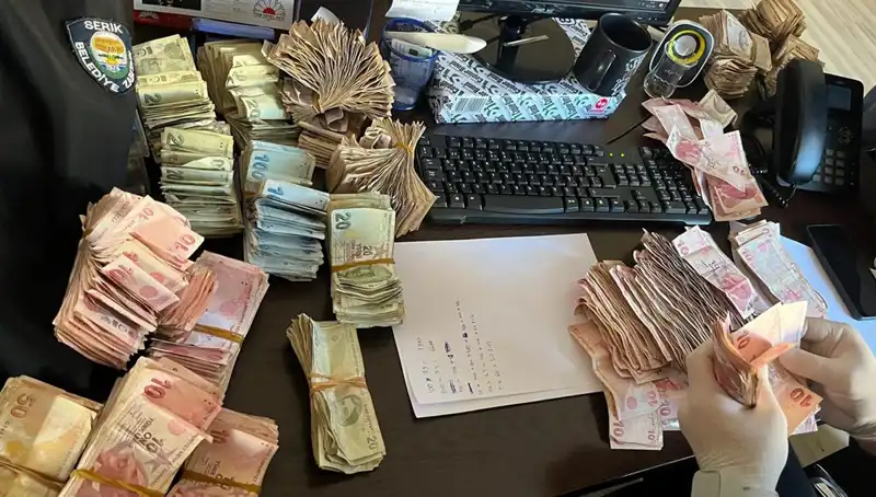Dilencinin Çantasında Bulunan Binlerce TL, Sokaklarda Şok Etkisi Yarattı!