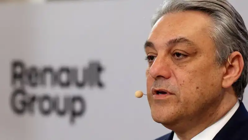 Renault'da Üst Düzey İstifa, Geleceği Belirsizleştirdi
