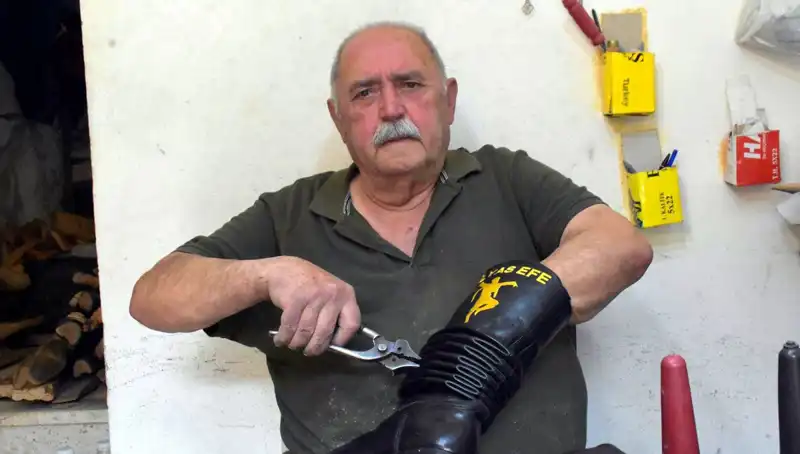 Tireli Hasan Usta: 64 Yıldır Elde Yapılan Sanatın İncisi