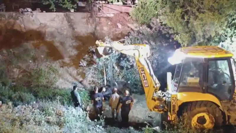 Hatay'da Kayıp İneği Kurtarmak İçin Uzman Ekibin Heyecan Verici Operasyonu
