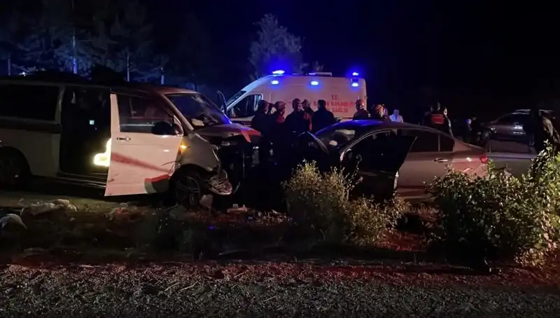 Ters Yön Faciası İstanbul'da Kafa Kafaya Çarpışmalarla Sarsıldı!