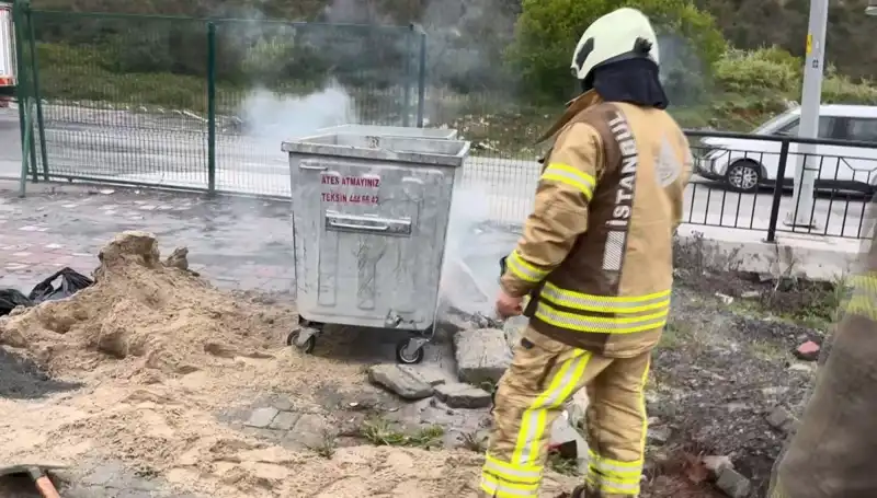 Başakşehir'de Çöp Konteyneri Olayı: Dumanlar Panik Yarattı!